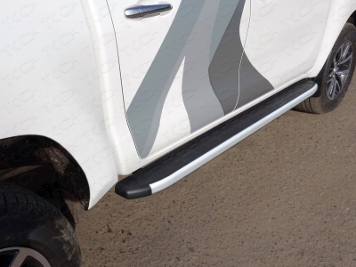 Пороги алюминиевые ТСС с накладкой для Toyota Hilux 2015-2021